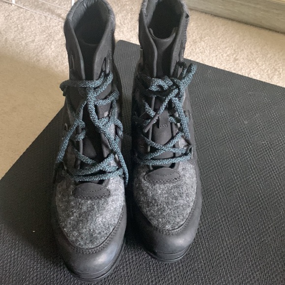 Sorel boots never worn - Picture 4 of 5